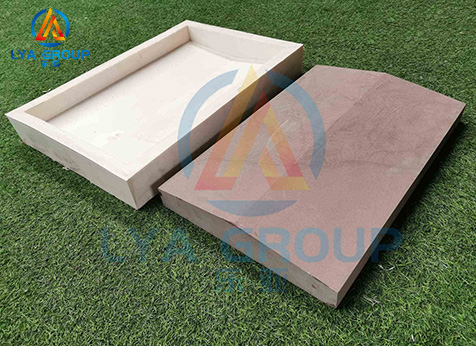 Retaining block molds